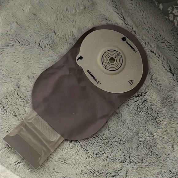 2 boxes of esteem body one piece ostomy bags - Picture 2 of 7